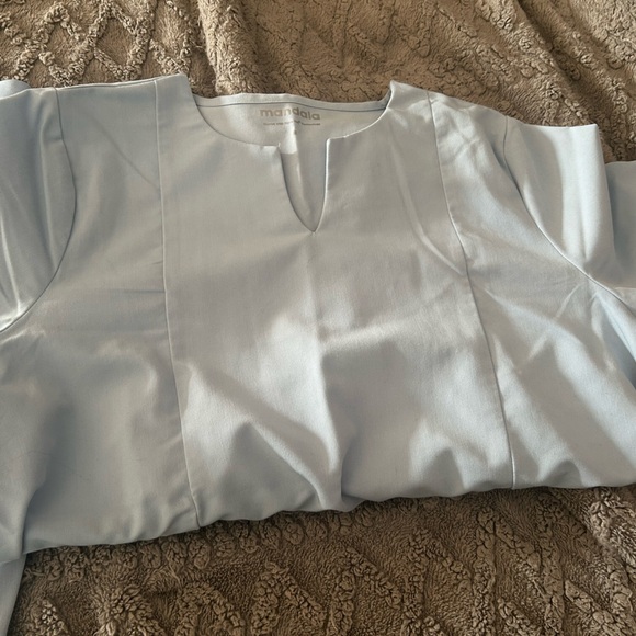 Ice Blue Mandala Scrub Set, Medium - Picture 2 of 5